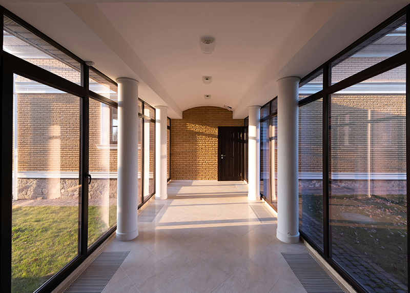 Cleaning and Maintenance Benefits of Tilt and Turn Aluminium Windows for High-Rise Use